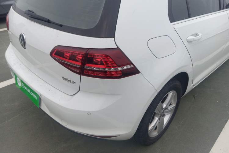 Used Volkswagen Golf 2017 1.6L Automatic Comfort Million-Vehicle Anniversary Edition
