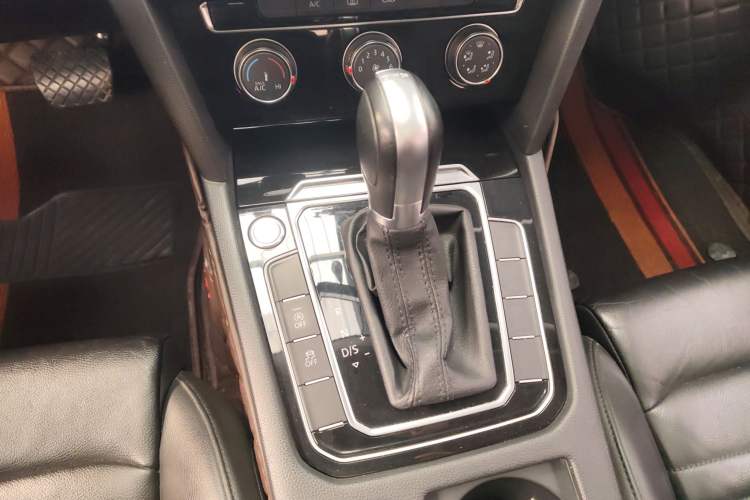 Used Volkswagen Magotan 2017 330TSI DSG Leading Model
