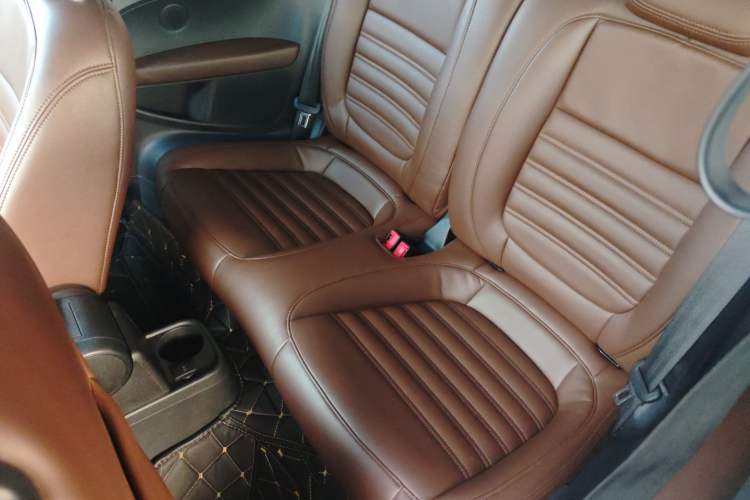 Used Volkswagen Beetle 2015 180TSI model
