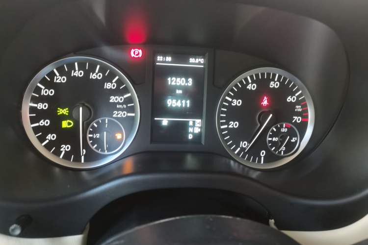 Used Mercedes-Benz Vito 2016 2.0T Business Edition
