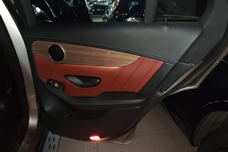 Used Mercedes-Benz GLC Coupe 2019 GLC 260 4MATIC Coupe SUV
