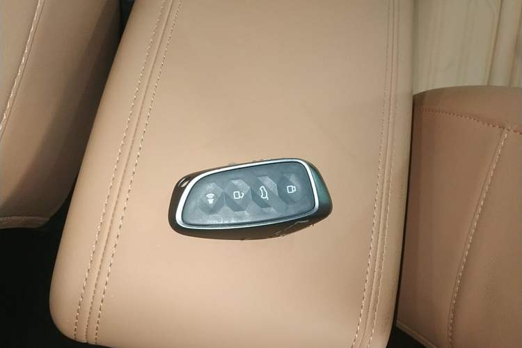 Used Haval H5 2023 2.0T Automatic All-Wheel Drive LinkedIn Gasoline
