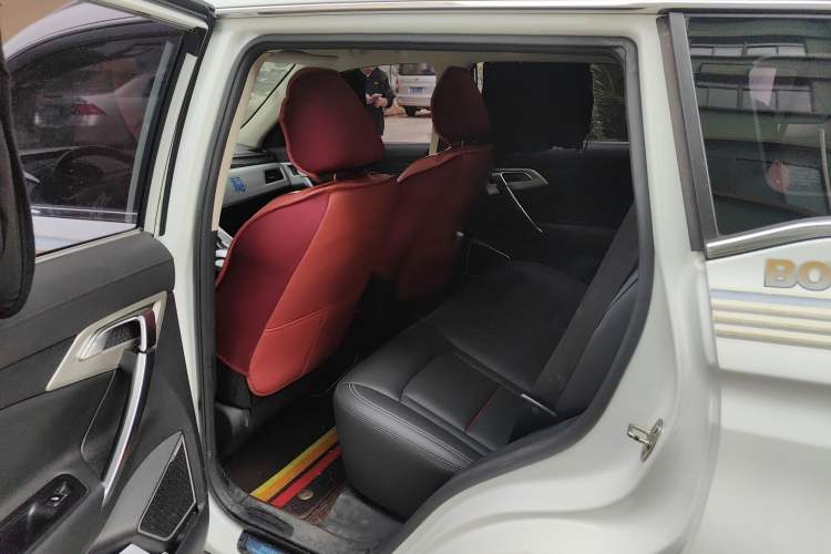 Used Geely Auto Emgrand X7 Sport 2018 1.8TD Automatic Two-Wheel Drive Smart Connect 4G Internet Edition
