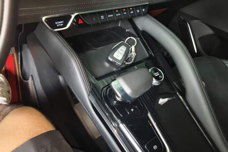 Used Geely Auto Monjaro L 2024 2.0TD High-Power Automatic Two-Wheel Drive Skyline Edition
