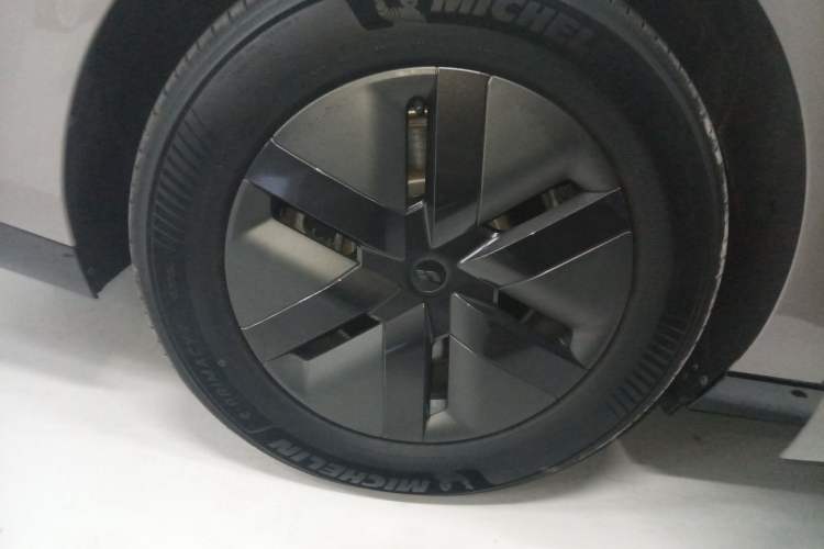 Used Li Auto MEGA 2024 Ultra Model
