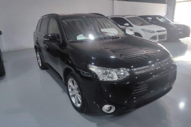 Used Mitsubishi Outlander 2013 2.4L 4x4 Luxury Navigation Edition 5 Seats
