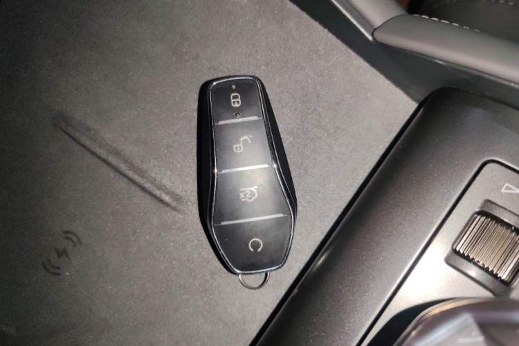 Used BYD Qin L 2025 DM-i Smart Drive 120KM Superior Model
