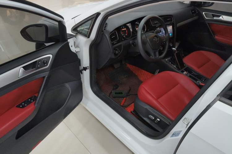 Used Volkswagen Golf 2018 1.6L Automatic Fashion Model