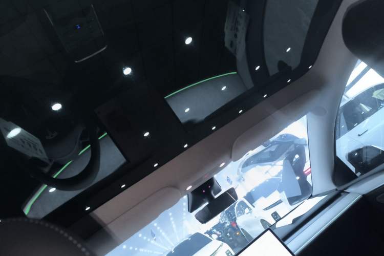 Used Tesla Model Y 2023 Long-Range All-Wheel-Drive Version
