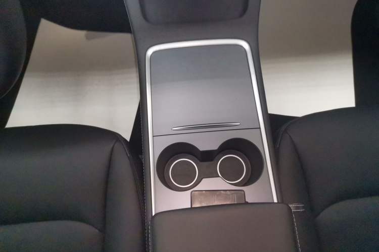 Used Tesla Model Y 2021 Long-Range All-Wheel-Drive Version 3D7