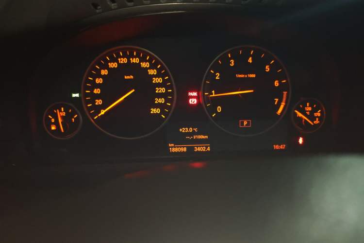 Used BMW 5 Series 2014 525Li Leading Model
