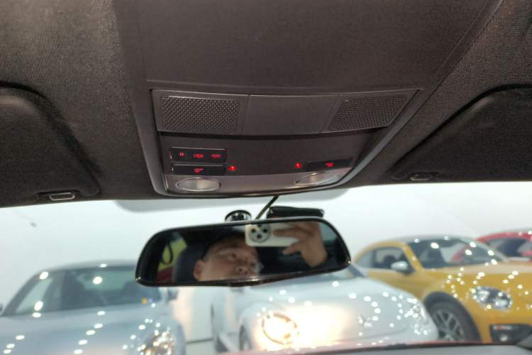 Used Volkswagen Beetle 2015 180TSI model
