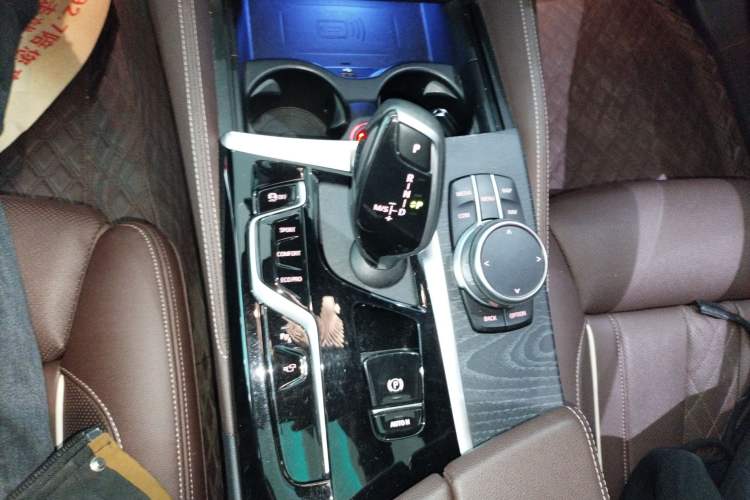 Used BMW 5 Series 2022 Restyled 530Li Luxury Edition M Sport Package
