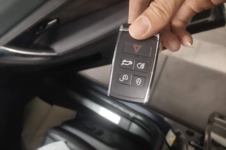 Used Land Rover Discovery Sport 2020 249 PS R-Dynamic Performance Edition
