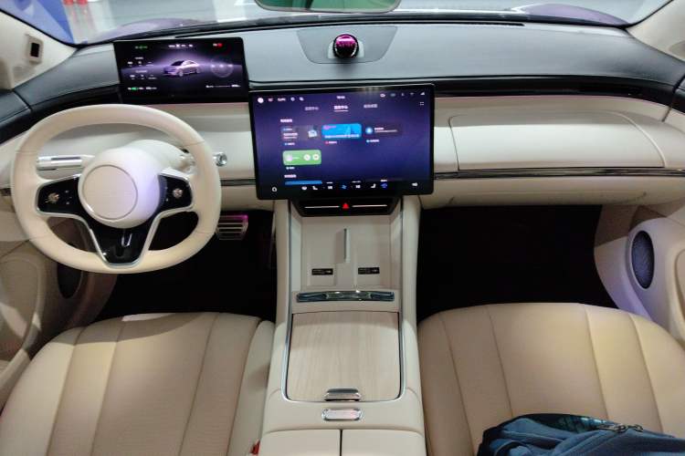 Used Hima Luxeed S7 2025 855 km Max