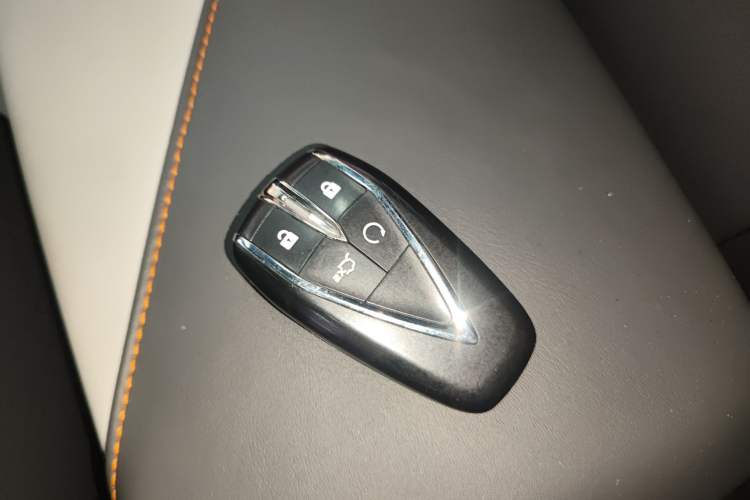 Used Changan UNI-V iDD 2024 Blue Whale Smart Electric iDD 136km Luxury Model
