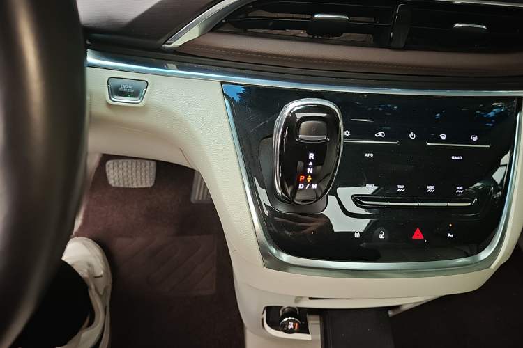 Used Buick GL8 2021 Land Cruiser Executive Class 652T Luxury Model
