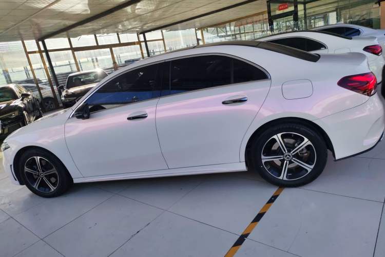 Used Mercedes-Benz A-Class 2022 Revised Version A 200 L Sport Sedan Fashionable Style
