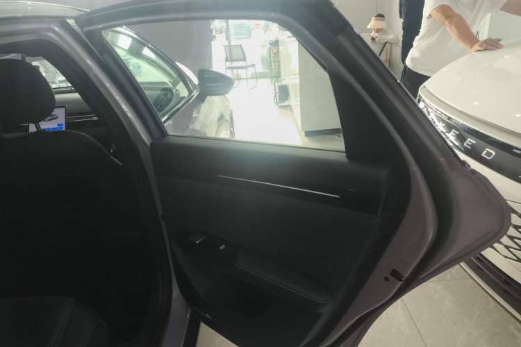 Used  L6 2024 125km Creative Edition
