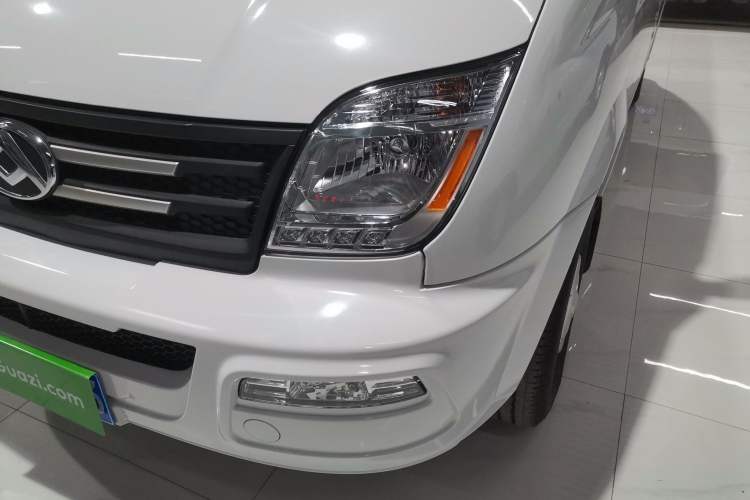 Used SAIC MAXUS Xintu V80 2023 2.0T AMT Classic Aoyuntong Power Version Short Wheelbase Ultra-Low Roof 5/6-Seater