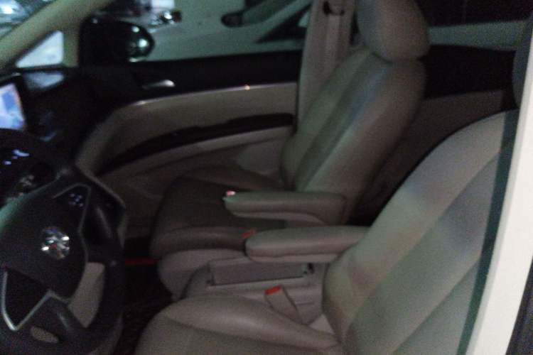 Used Buick GL8 2022 Land Cruiser Executive Class 652T Comfort Model
