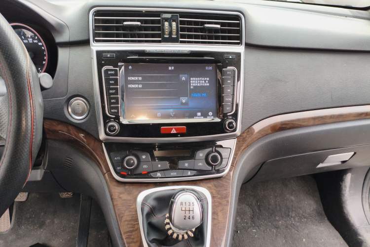 Used Haval H6 2015 Revised Version Sport Edition 1.5T Manual Transmission Two-Wheel Drive Elite Grade