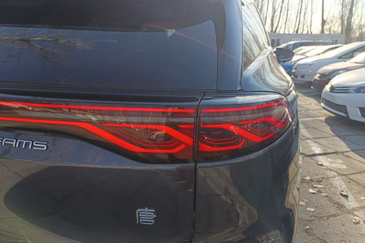 Used BYD Tang New Energy 2024 DM-i Glory Edition 200KM Flagship Model
