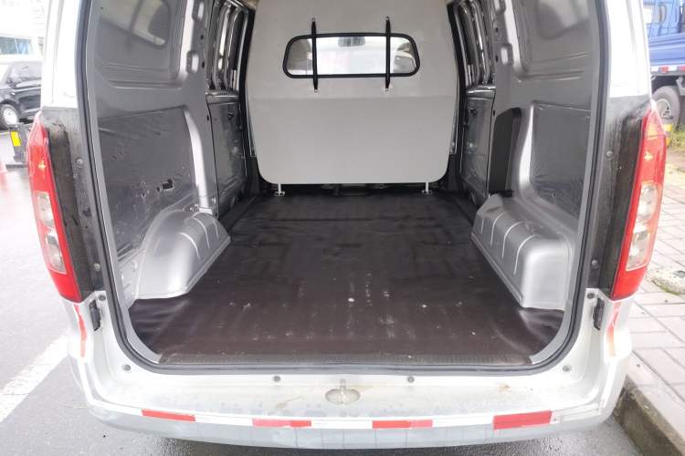 Used Wuling Hongguang V 2022 1.5L Jingqu Edition Enclosed-Window Vehicle with Electric Power Steering LAR
