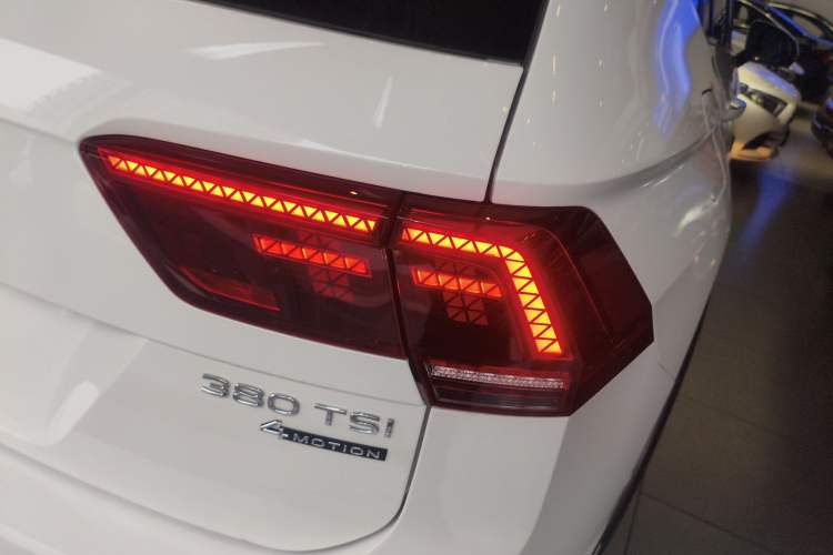 Used Volkswagen Tiguan L 2021 380TSI Automatic All-Wheel Drive R-Line Comfort Plus 7-Seater
