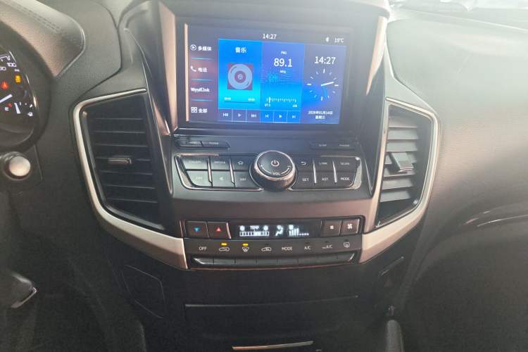 Used Dongfeng Aeolus AX7 2018 Classic 1.4T Manual Elite Model
