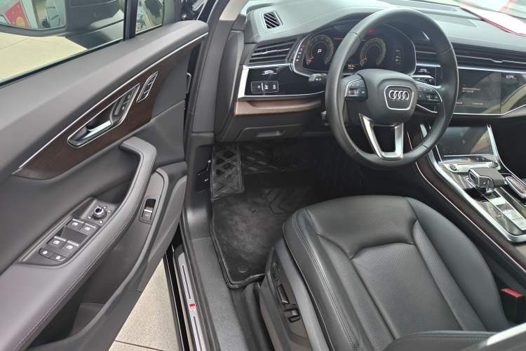 Used Audi Q7 2023 45 TFSI quattro S line Sport model