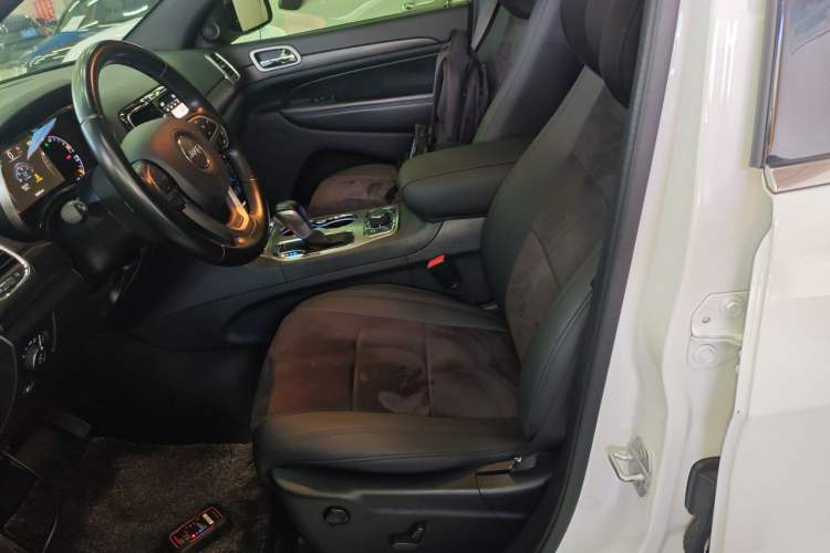 Used  Grand Cherokee 2020 3.0L Professional Navigation Edition