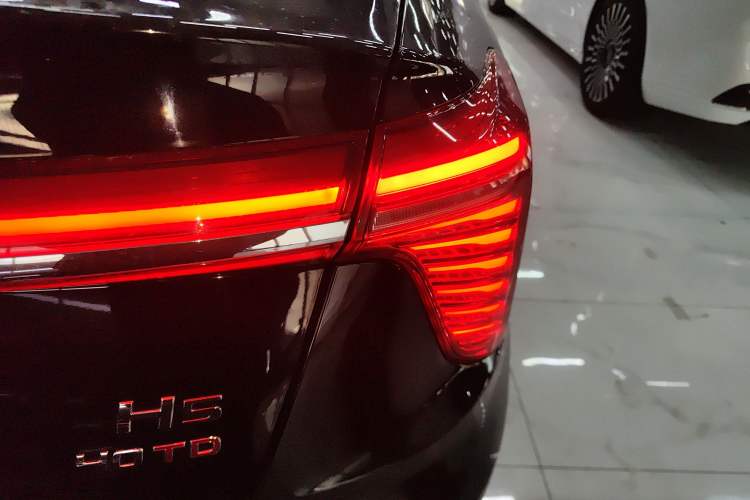 Used Hongqi H5 2024 2.0T Automatic Smart Connect Flagship Edition