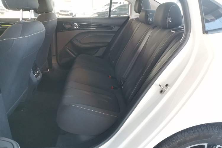 Used Roewe i5 2021 1.5L CVT Platinum Edition
