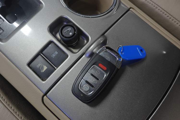 Used Toyota Highlander 2012 3.5L 4x4 7-Seater Luxury Edition
