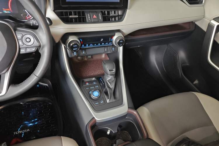 Used Toyota RAV4 2020 2.0L CVT Four-Wheel Drive Prestige Edition
