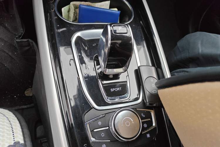 Used  Lingyun 2019 1.6T Two-Wheel Drive Diamond Edition