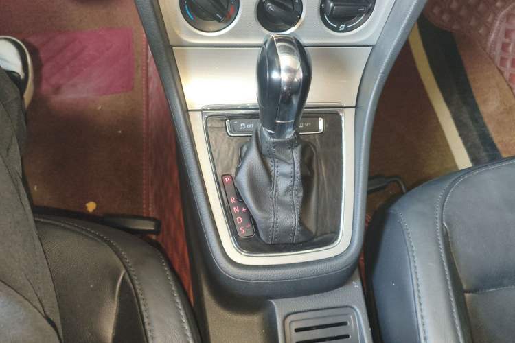 Used Volkswagen Gran Lavida 2013 1.6L Automatic Comfort Model
