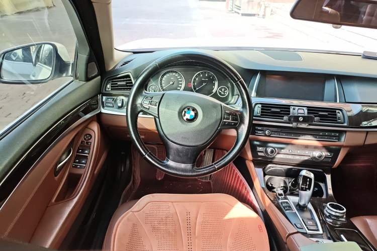 Used BMW 5 Series 2014 525Li Leading Model

