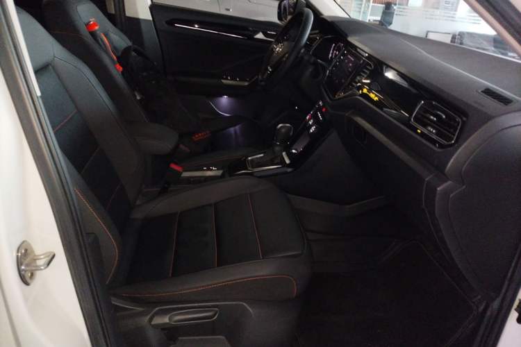 Used Volkswagen T-ROC 2021 280TSI DSG Two-Wheel Drive Comfort Connect 30th Anniversary Edition
