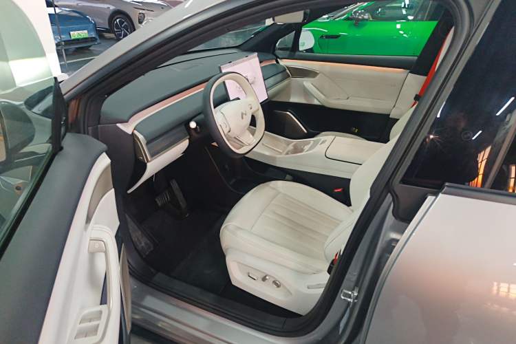 Used ONVO L60 2024 60 kWh Rear-Drive Version