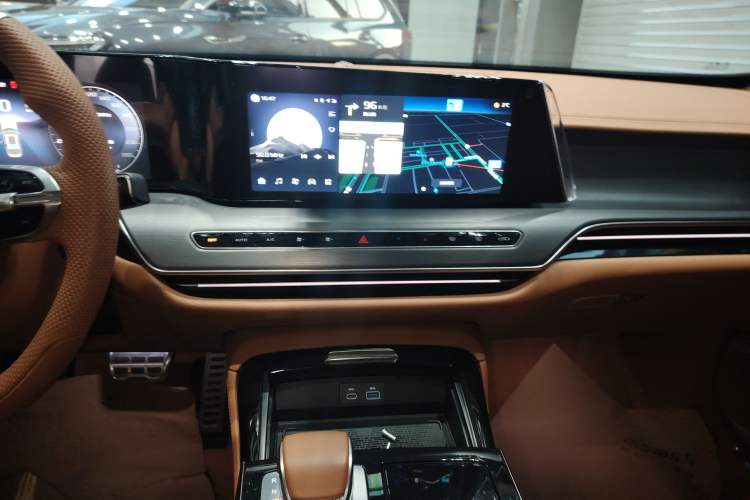 Used Hongqi H9 2025 2.0T Two-Wheel-Drive Flagship Private Enjoyment Style 5 Seats
