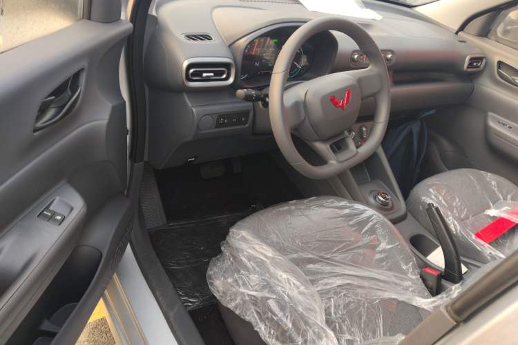 Used Wuling Hongguang New Energy 2024 All-Electric Model 300KM Practical Version
