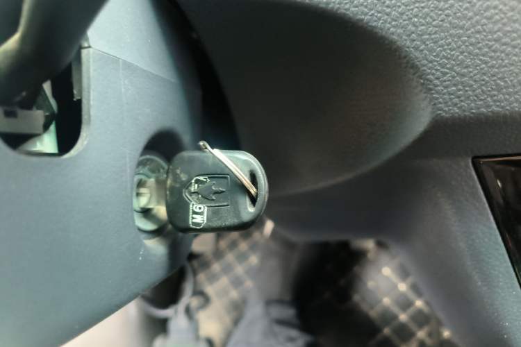 Used Jinbei Hiace X30 2023 1.5L Super-Comfortable Passenger Van 5/6/7-Seater Non-Air-Conditioned Version Model SWC15M
