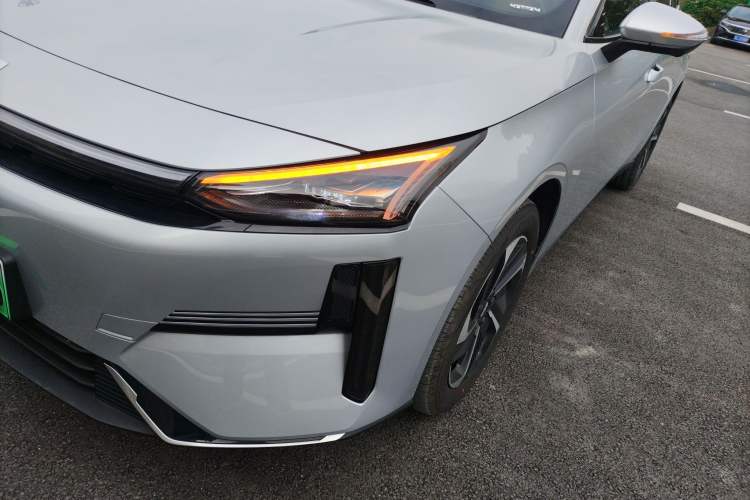 Used  L6 2025 EM-i 140km Starship Edition