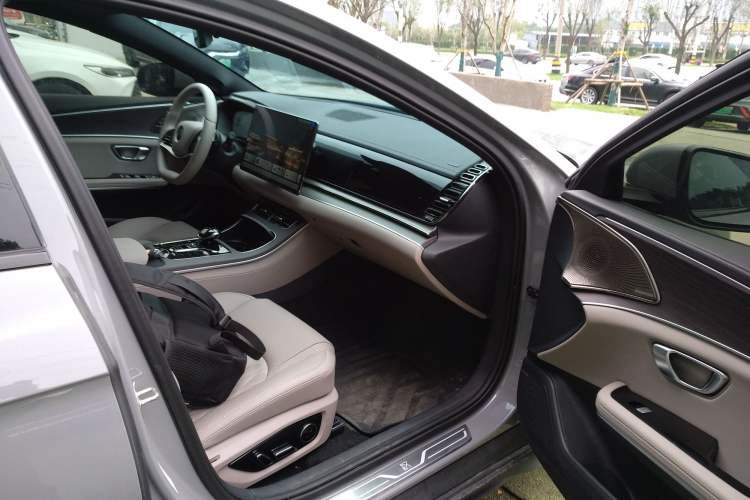 Used BYD Han 2025 EV with 701 km of Laser Radar-Enabled Intelligent Driving
