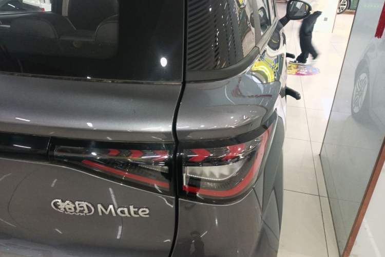 Used Cowin October 2025 Mate 410 km Surfing Edition
