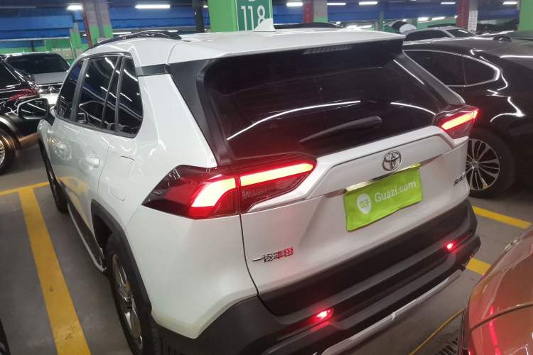 Used Toyota RAV4 2021 2.0L CVT Two-Wheel Drive Fashion PLUS Edition
