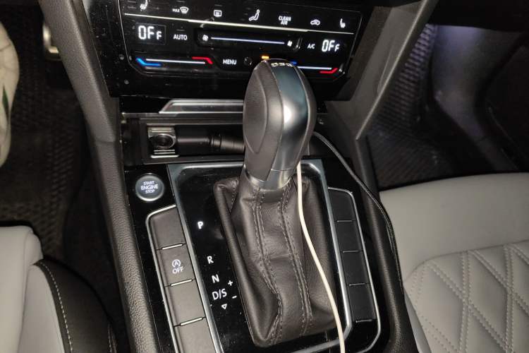 Used Volkswagen Magotan 2024 2 Million Units Zhongxiang Version 330TSI DSG Luxury Edition
