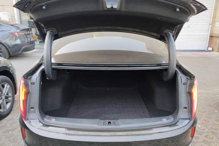 Used Hongqi E-QM5 2024 610 km PLUS
